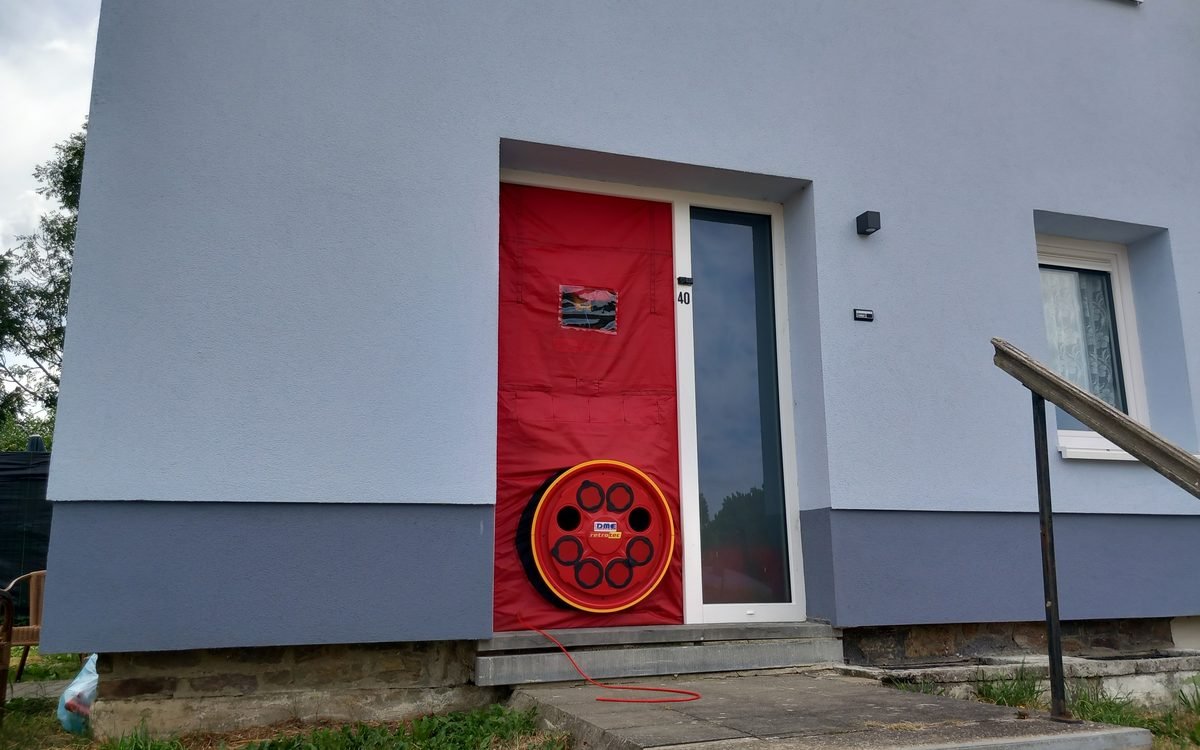 Test Blower Door : pourquoi viser une valeur v50 sous 3 m³/(h·m²) ?