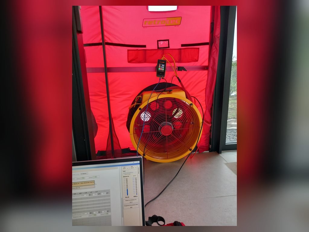 Test d'étanchéité à l'air Blower Door — mesure de la valeur n50 par Energalis — Province de Luxembourg
